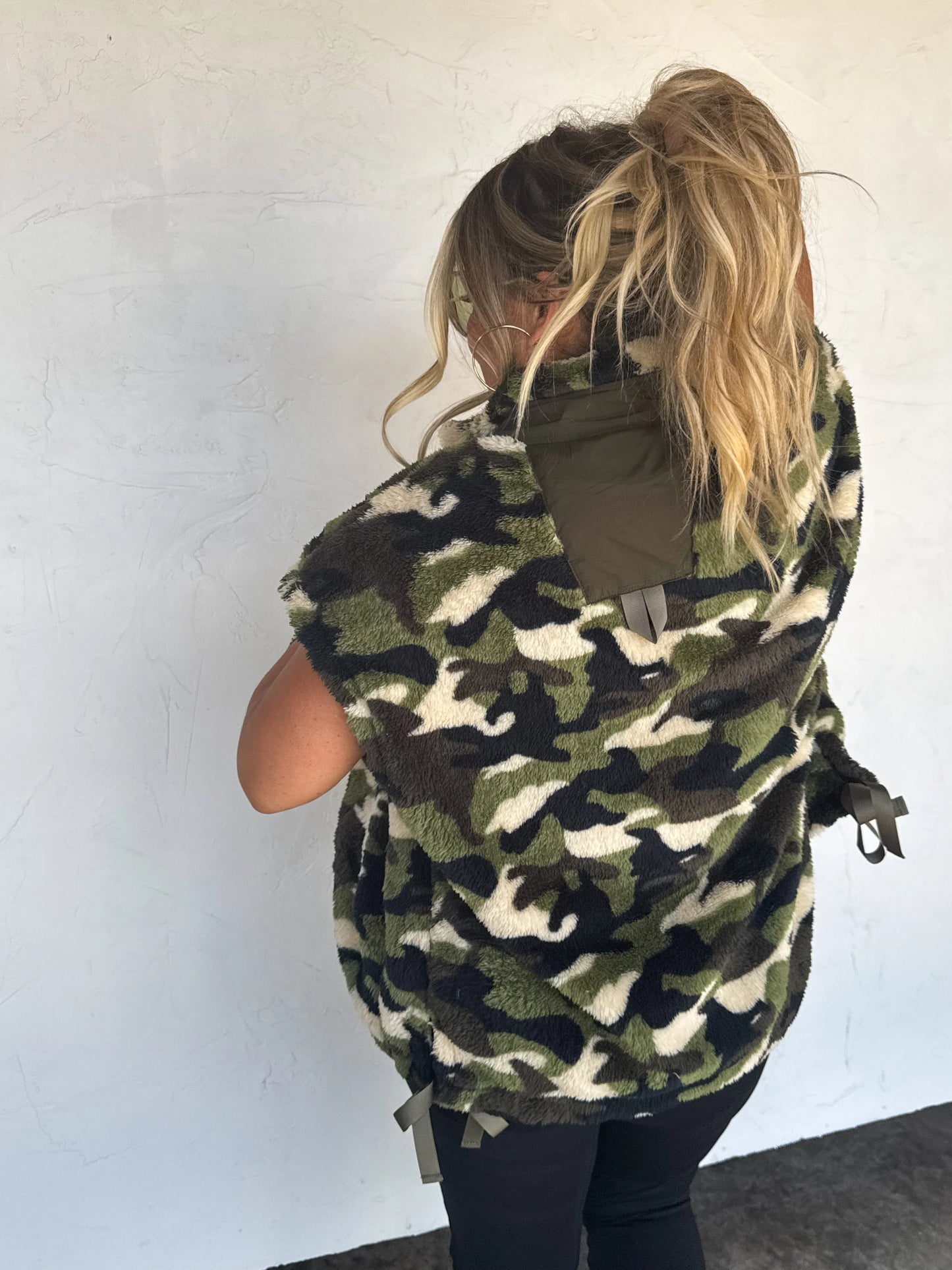 PREORDER- LINDEN SHERPA VEST JACKET ETA MID NOV